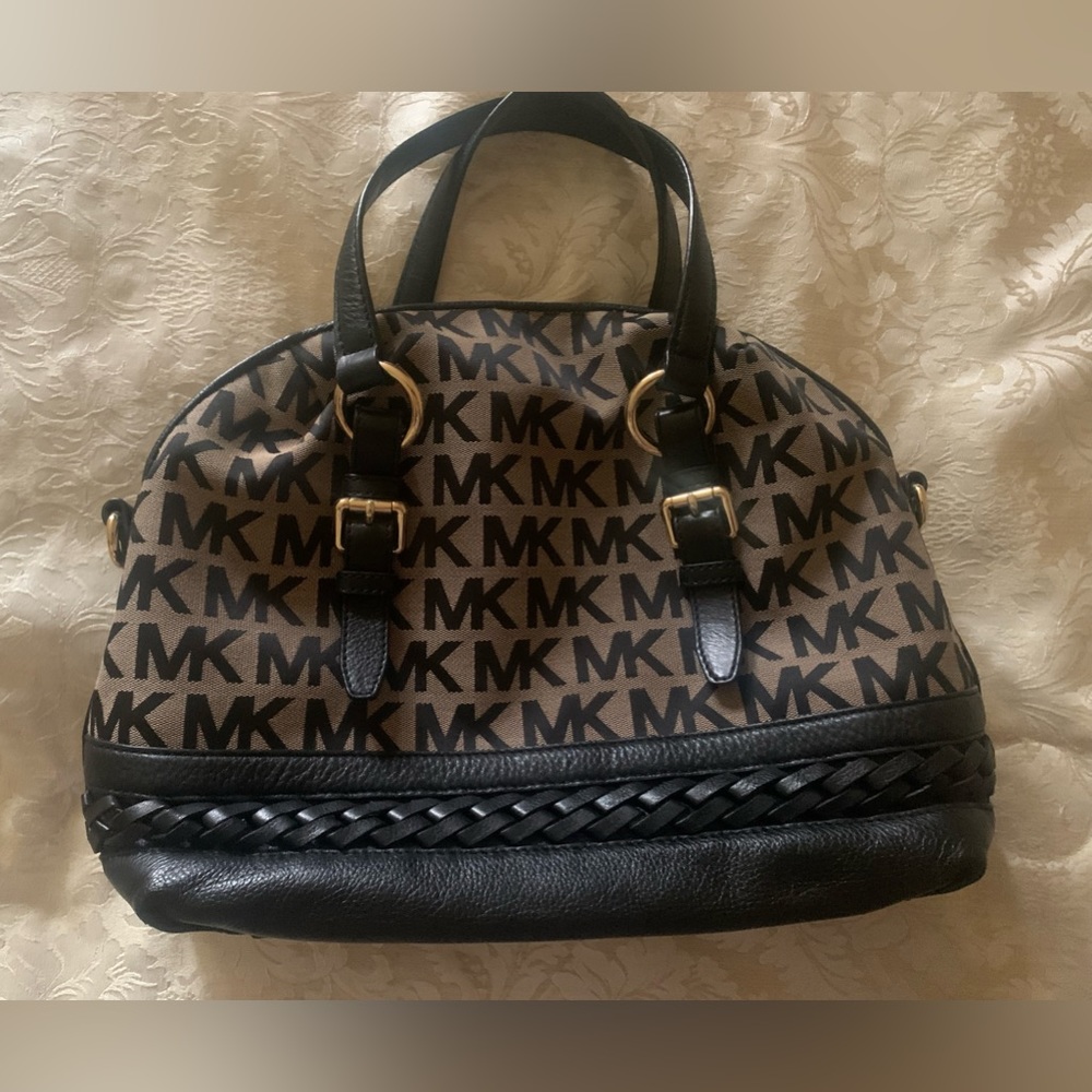 Michael Michael Kors-EUC-Signature Logo Gladstone Bag-Black and Taupe